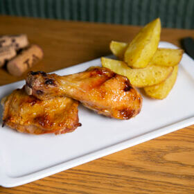 Cuixa de pollastre a la brasa amb guarnició