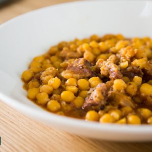 Cigrons estofats amb morro de vedella