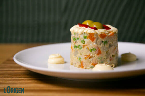 Ensaladilla de verdures feta a casa amb tonyina i maionesa