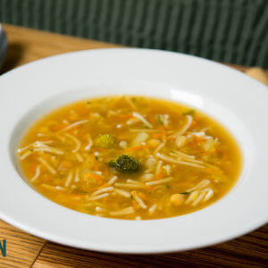 Sopa vegetal amb pasta integral