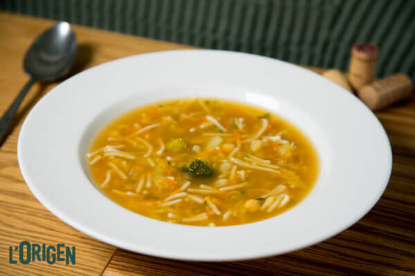 Sopa vegetal amb pasta integral