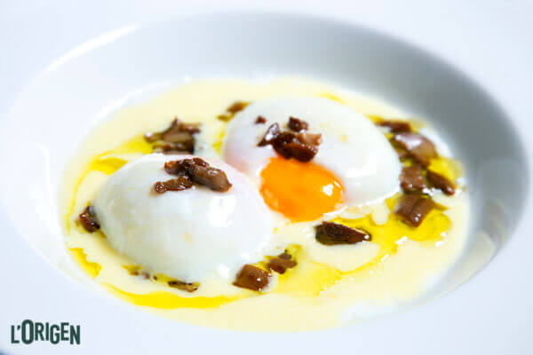 Ous cuits a baixa temperatura, a la crema, amb bolets