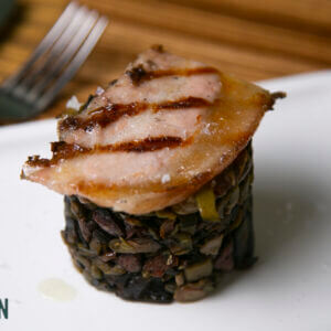 Faves amb casaca i cansalada